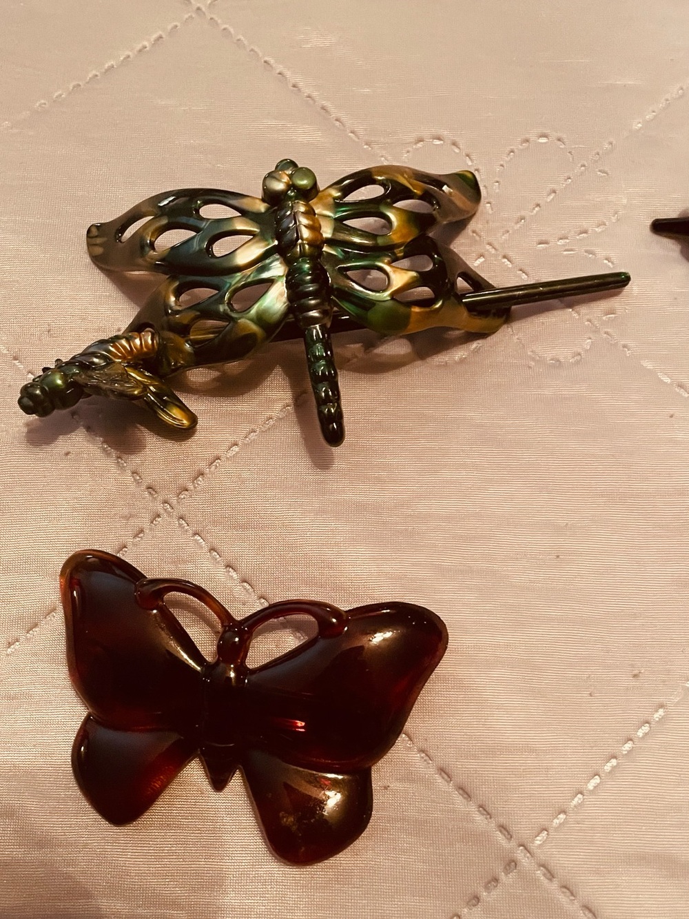 Assorted Women’s Decorative Hair Clips - Red, Gold, Brown, Black - Picture 2 of 9